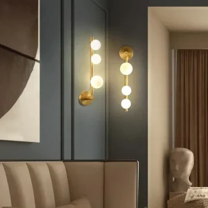 GoldenSphere - Moderne Gouden Wandlamp met Glazen Bollen